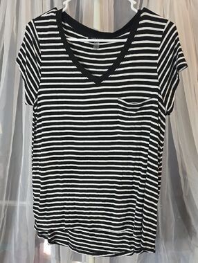 #239 Cable & Gauge Black and White Striped V-Neck Pocket Tee
